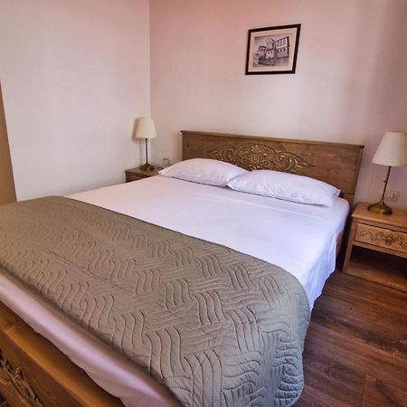 4 Rooms Since 1950 Gjirokastër Buitenkant foto