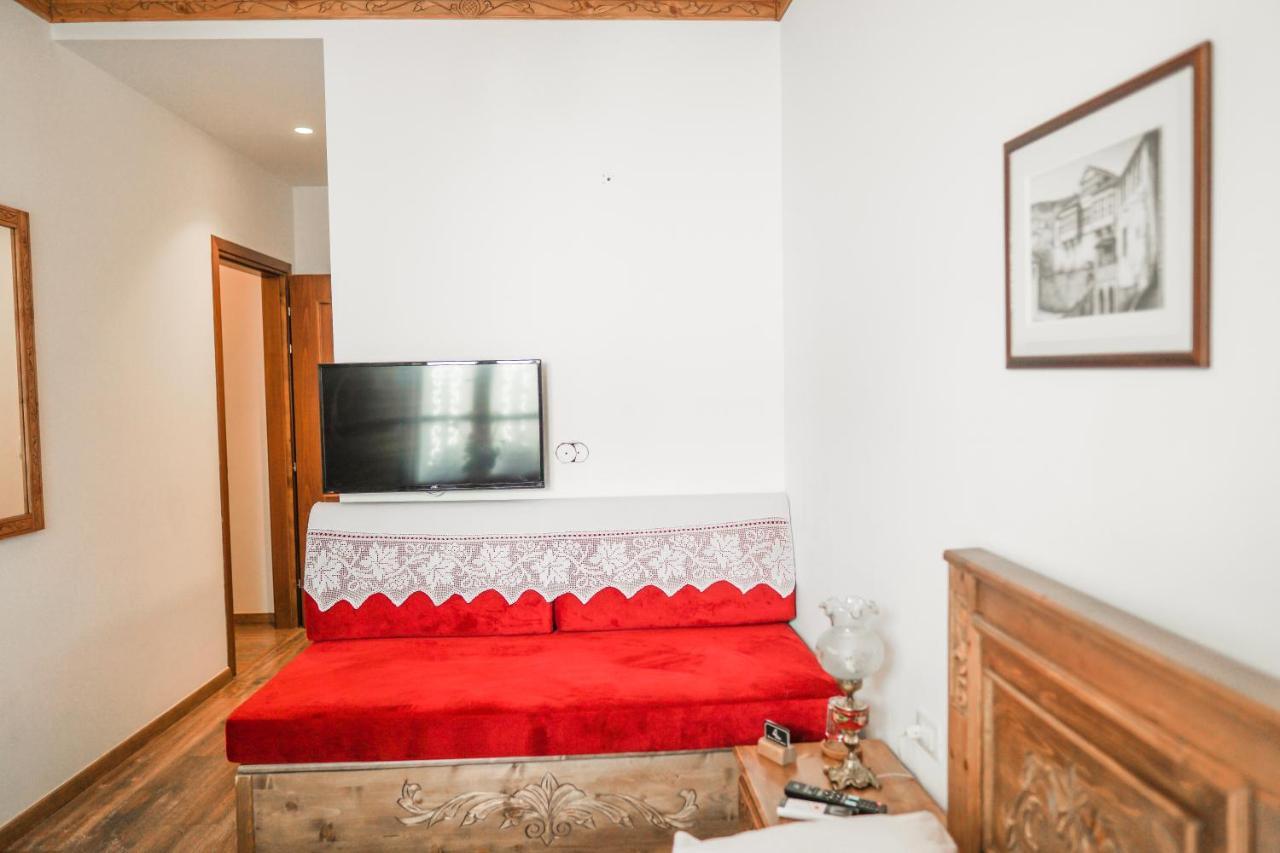 4 Rooms Since 1950 Gjirokastër Buitenkant foto
